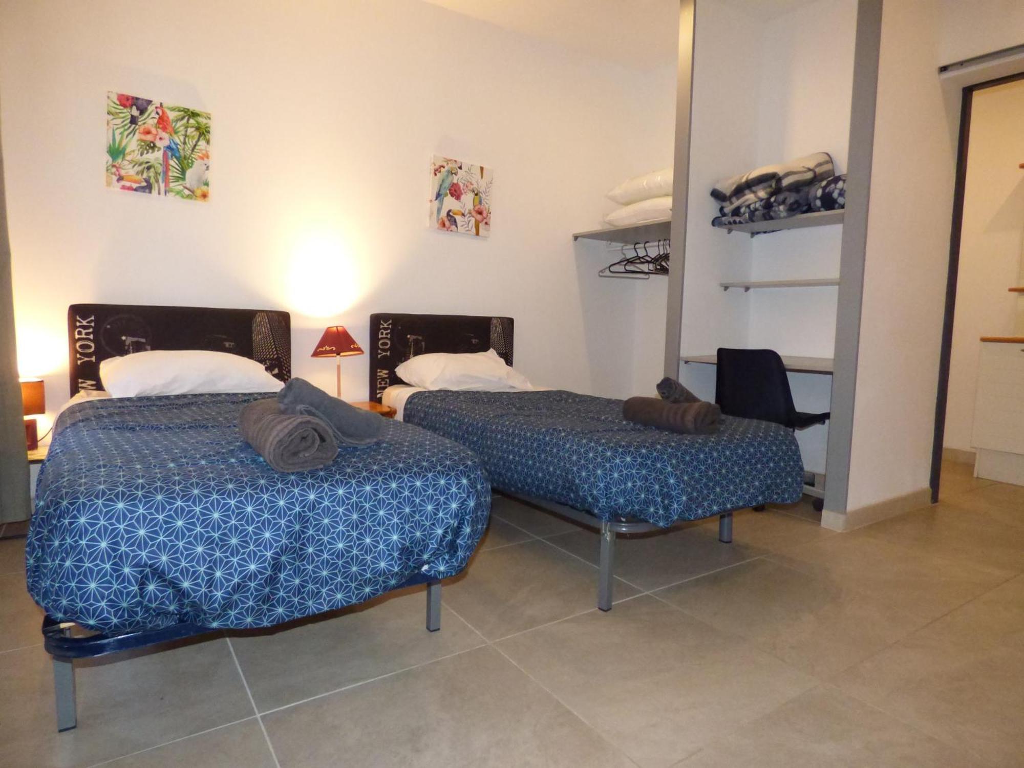 Saëns 01-T2-terrasse avec garage privé optionnel-Centre historique et plages à 16km ! Béziers Esterno foto