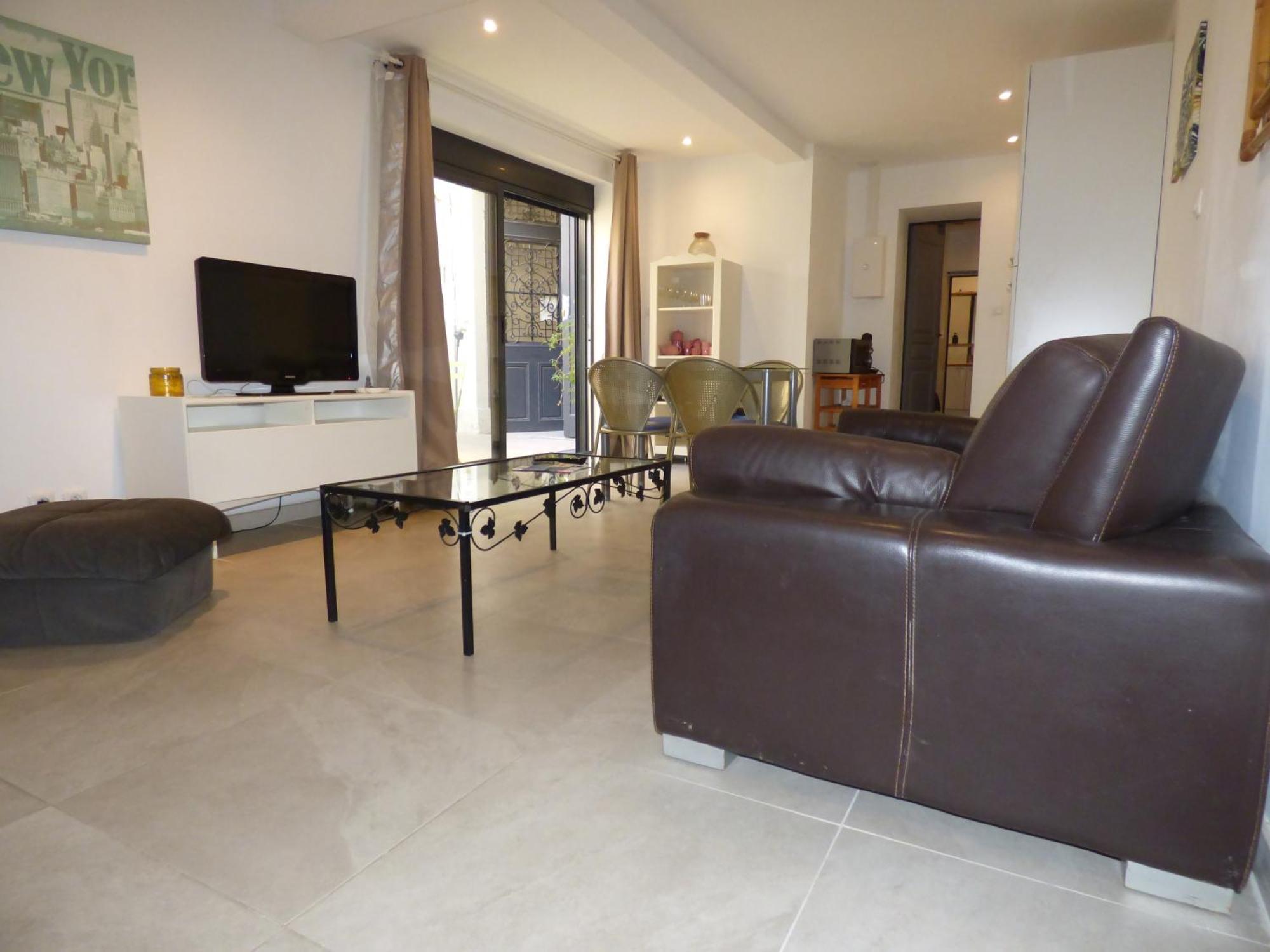 Saëns 01-T2-terrasse avec garage privé optionnel-Centre historique et plages à 16km ! Béziers Esterno foto