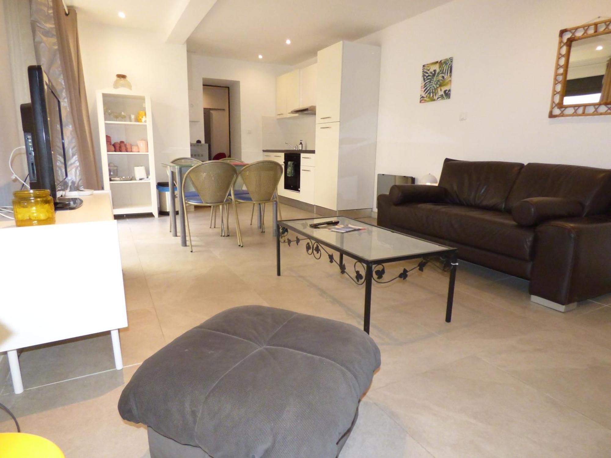 Saëns 01-T2-terrasse avec garage privé optionnel-Centre historique et plages à 16km ! Béziers Esterno foto