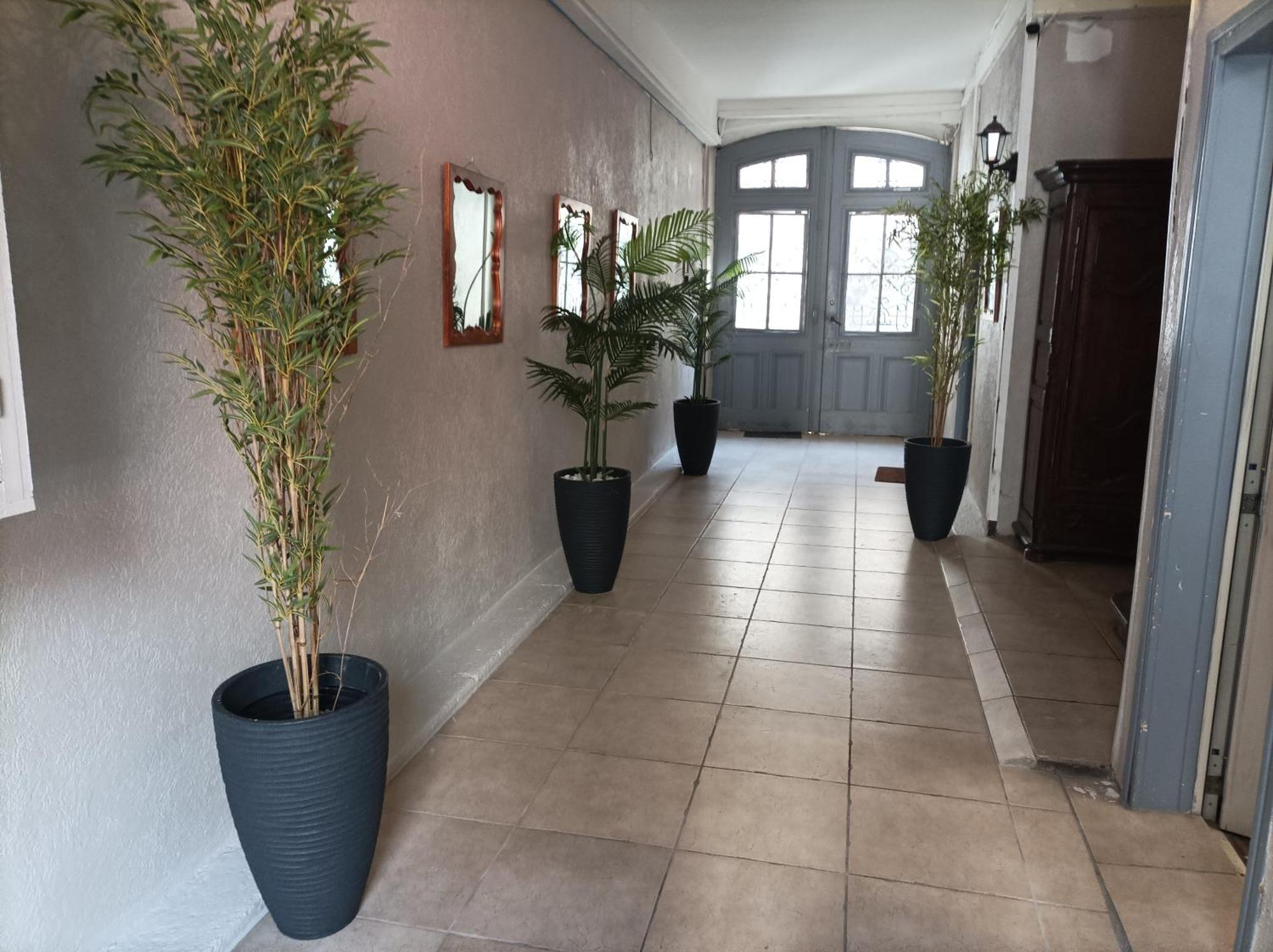 Saëns 01-T2-terrasse avec garage privé optionnel-Centre historique et plages à 16km ! Béziers Esterno foto